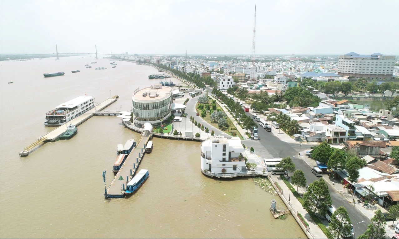 CẢNG MỸ THO: ĐIỂM TRUNG CHUYỂN HÀNG HÓA QUAN TRỌNG TRÊN SÔNG TIỀN